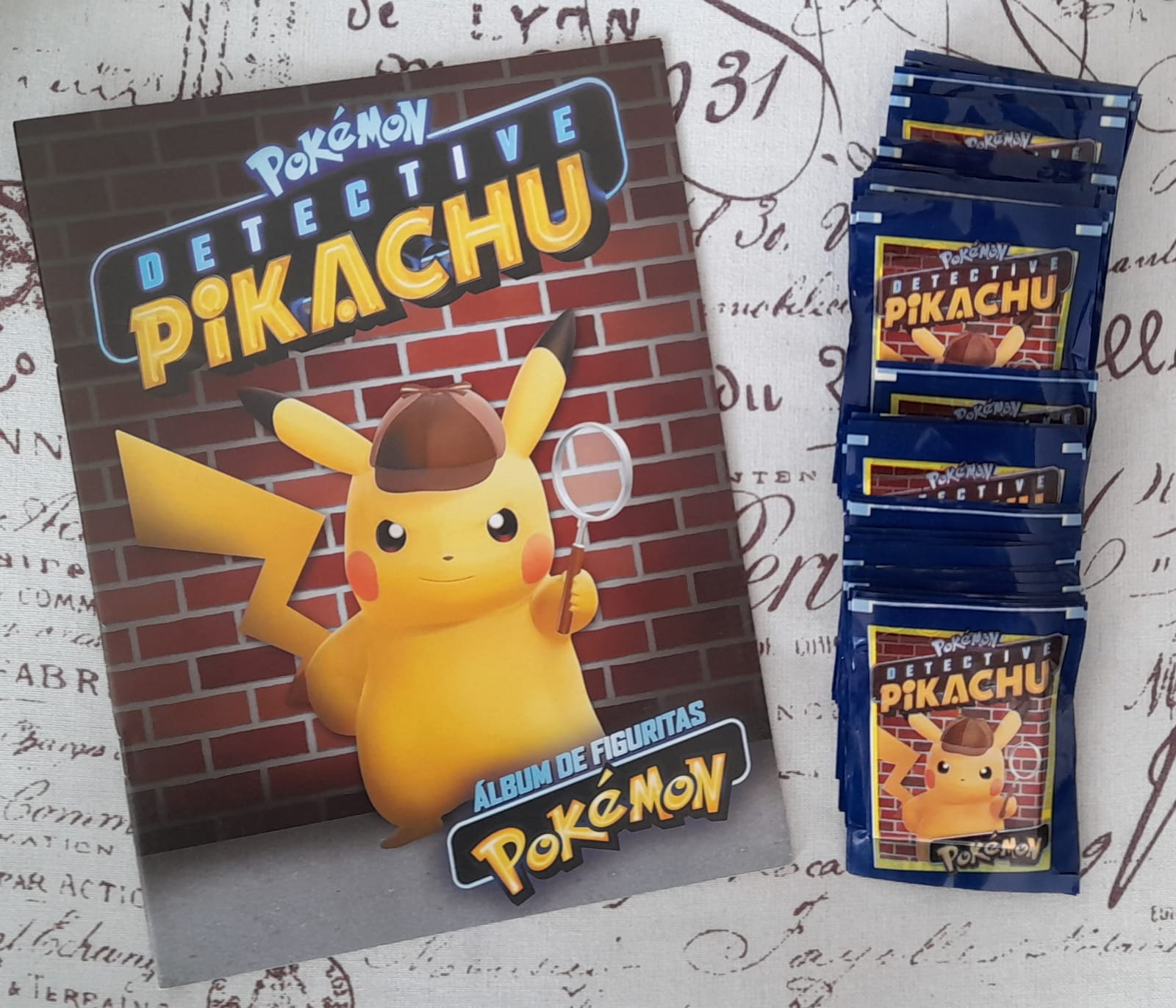 Pack Album Detective Pikachu + 50 sobres sellados